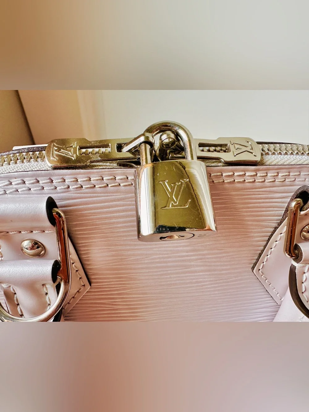 Louis Vuitton chic louis